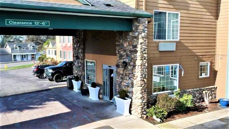 酒店 The Ashley Inn & Suites