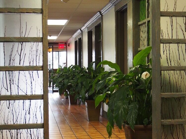 فندق Travelodge By Wyndham Coffeyville