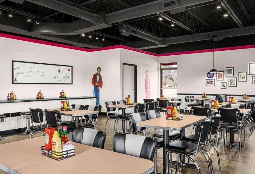 فندق Travelodge By Wyndham Coffeyville