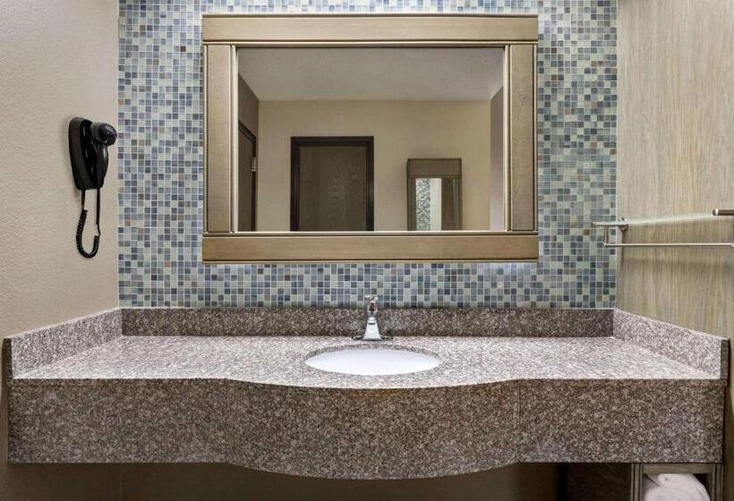 فندق Travelodge By Wyndham Coffeyville