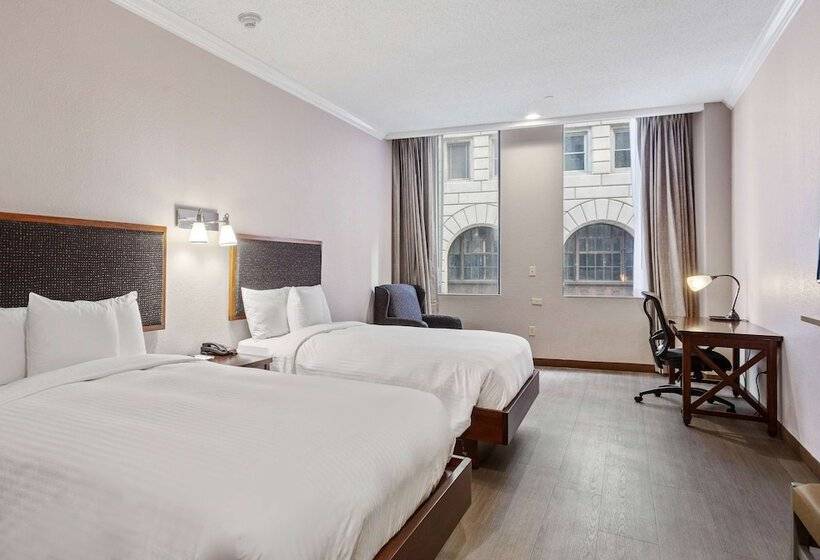 هتل Wyndham Garden Baronne Plaza