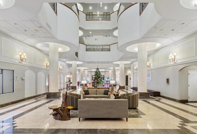 فندق Wyndham Garden Baronne Plaza