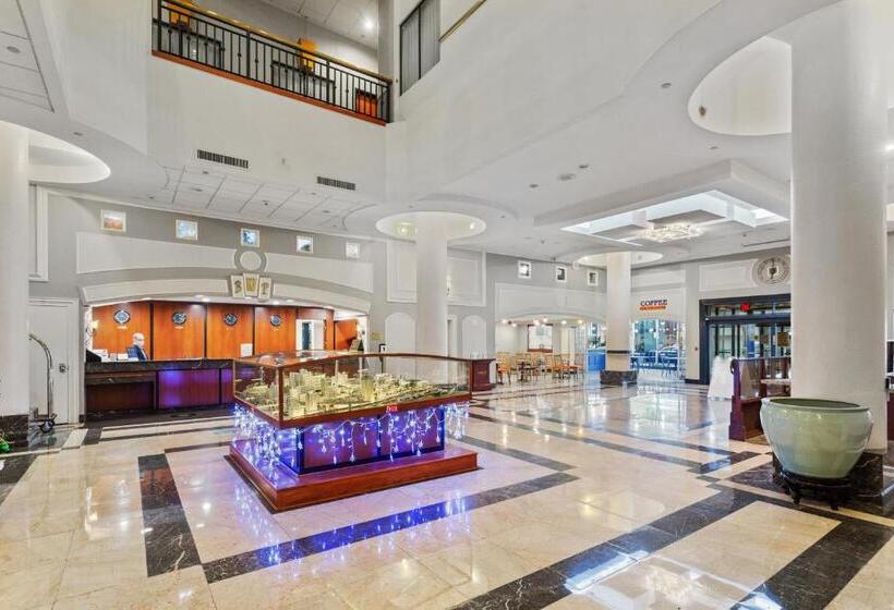 هتل Wyndham Garden Baronne Plaza