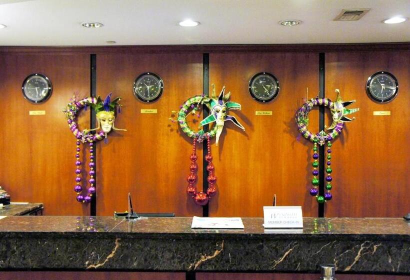 هتل Wyndham Garden Baronne Plaza