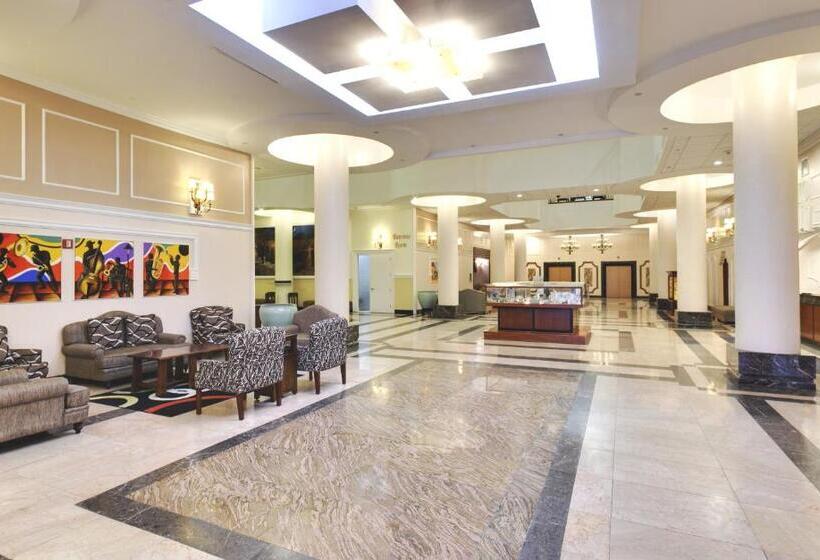 هتل Wyndham Garden Baronne Plaza