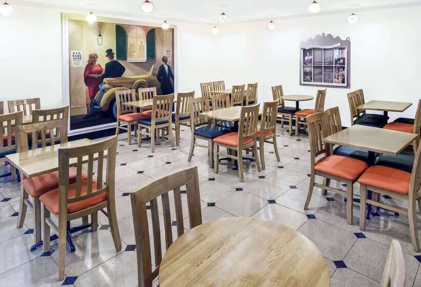 هتل Wyndham Garden Baronne Plaza