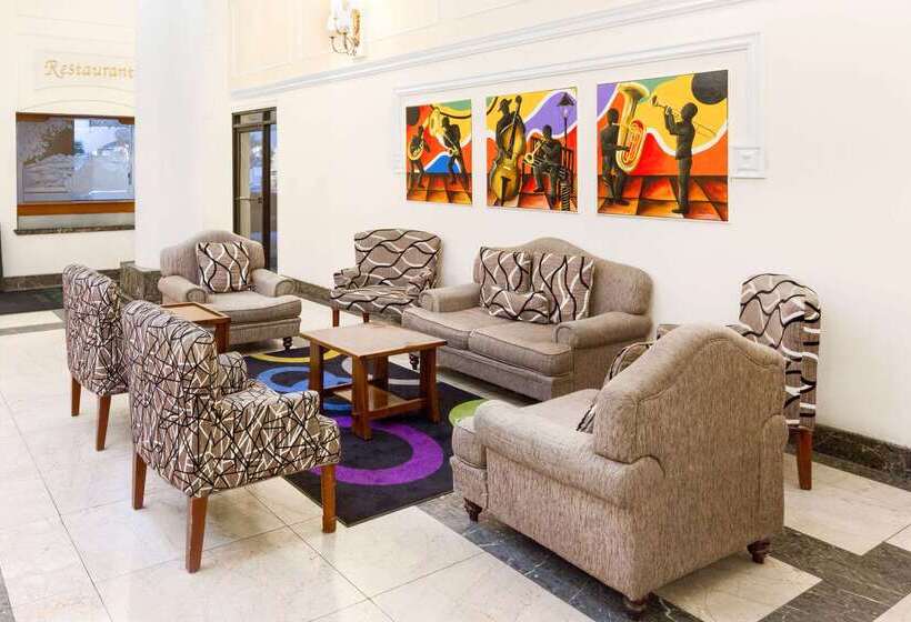 هتل Wyndham Garden Baronne Plaza