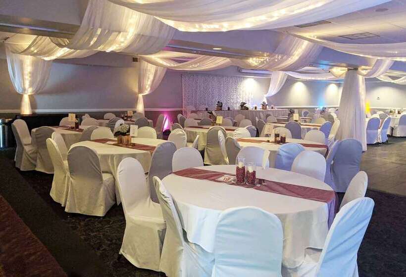 فندق على الطريق Americinn By Wyndham Mankato Event Center Near Msu