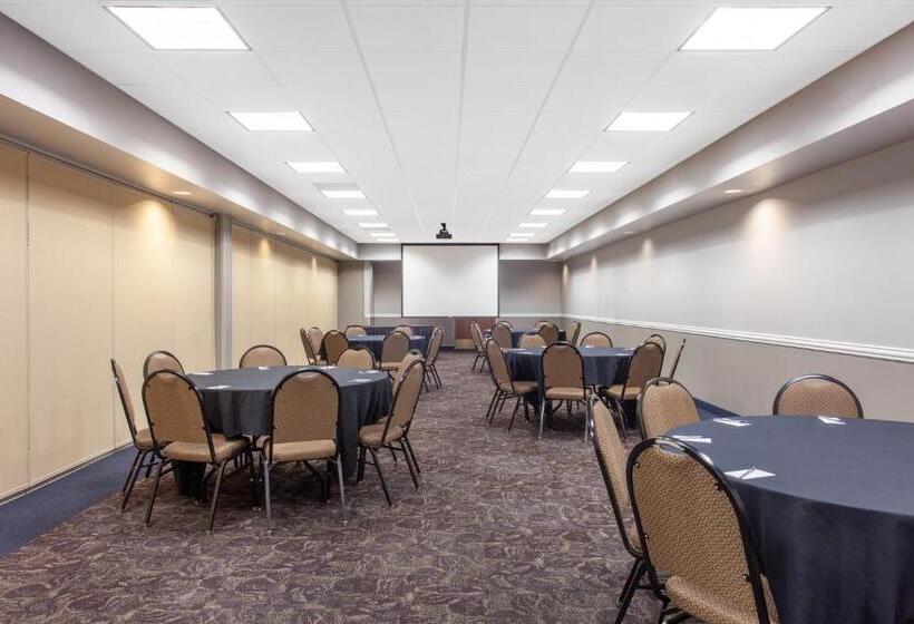 فندق على الطريق Americinn By Wyndham Mankato Event Center Near Msu