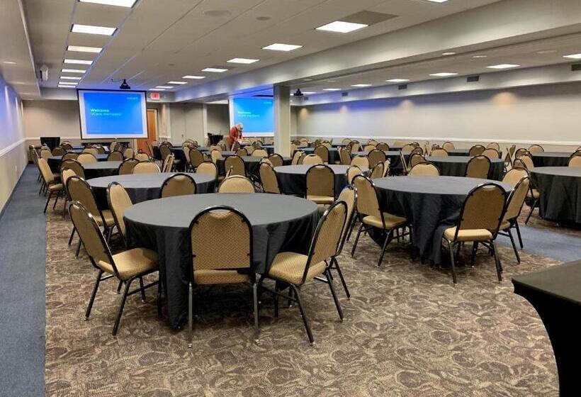 فندق على الطريق Americinn By Wyndham Mankato Event Center Near Msu