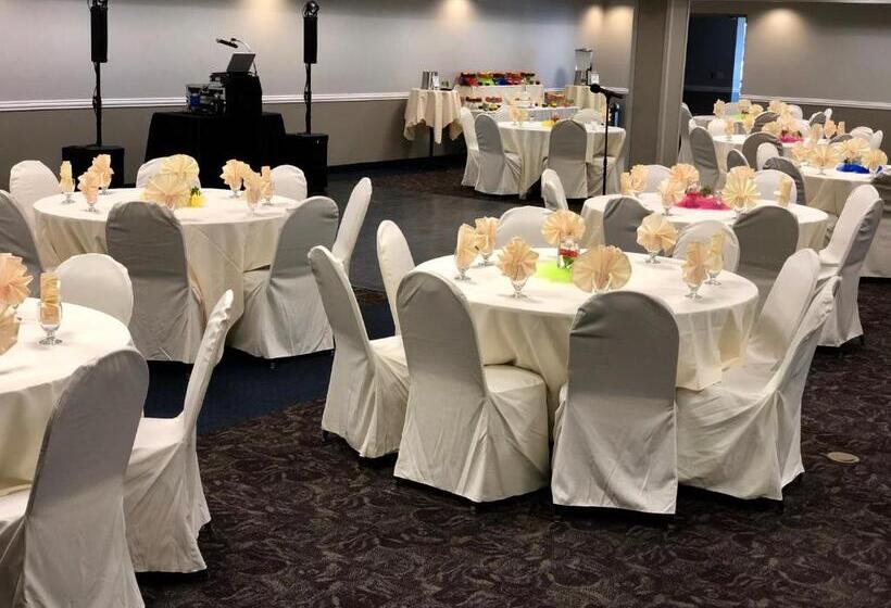 فندق على الطريق Americinn By Wyndham Mankato Event Center Near Msu