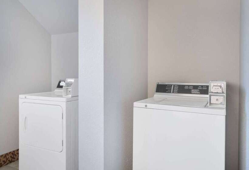 فندق على الطريق Americinn By Wyndham Aberdeen  Event Center