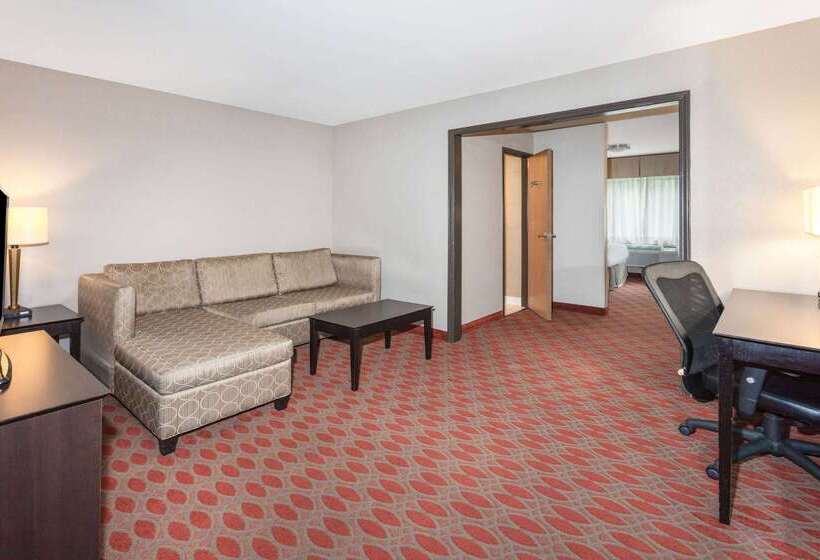 فندق على الطريق Baymont By Wyndham Brooklyn Center