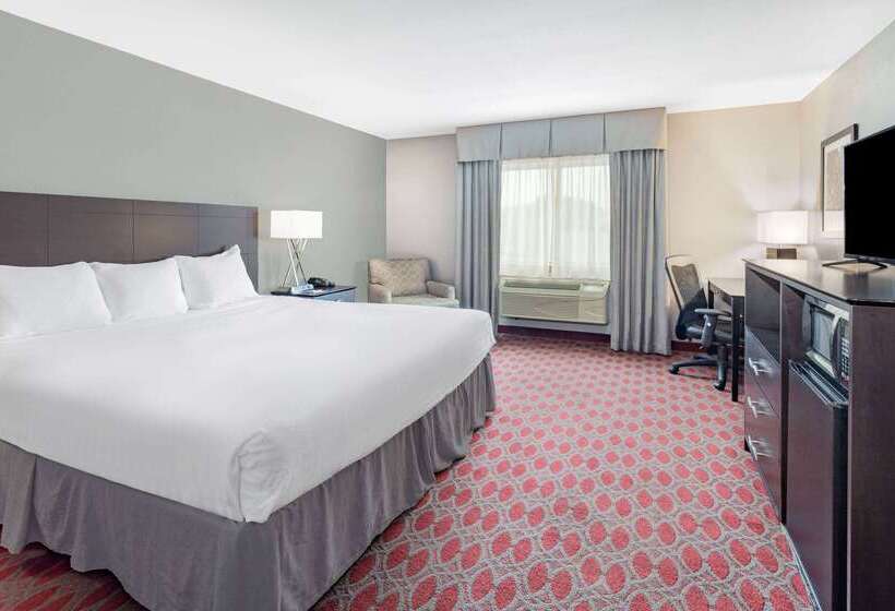 فندق على الطريق Baymont By Wyndham Brooklyn Center