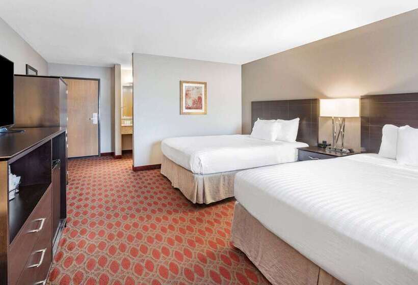 فندق على الطريق Baymont By Wyndham Brooklyn Center