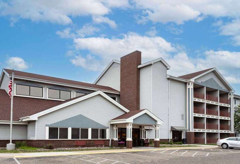 فندق على الطريق Baymont By Wyndham Brooklyn Center