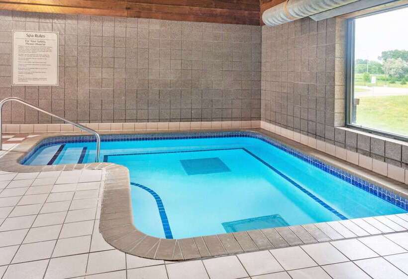 فندق على الطريق Baymont By Wyndham Brooklyn Center