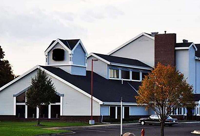 فندق على الطريق Baymont By Wyndham Brooklyn Center