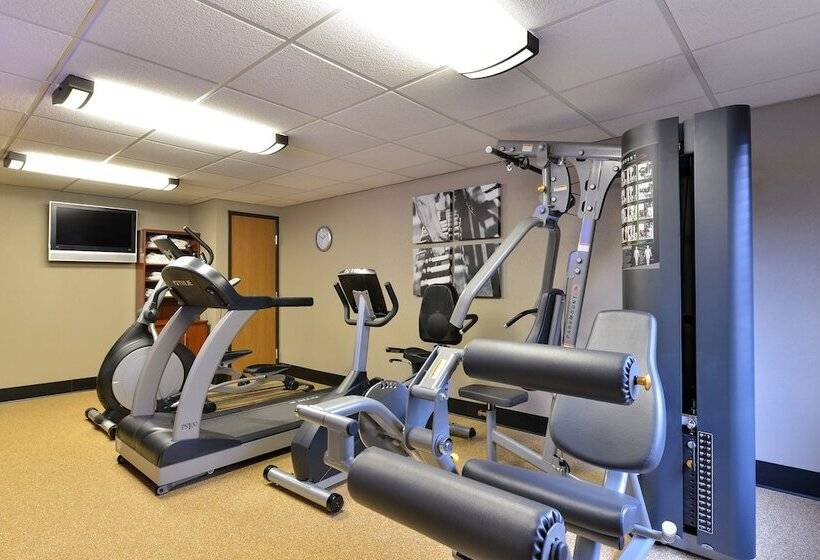 فندق على الطريق Baymont By Wyndham Brooklyn Center