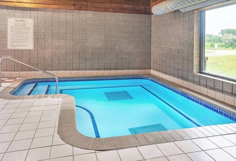 فندق على الطريق Baymont By Wyndham Brooklyn Center