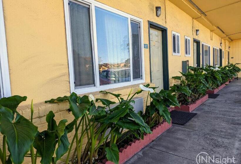 汽车旅馆 Deluxe Inn