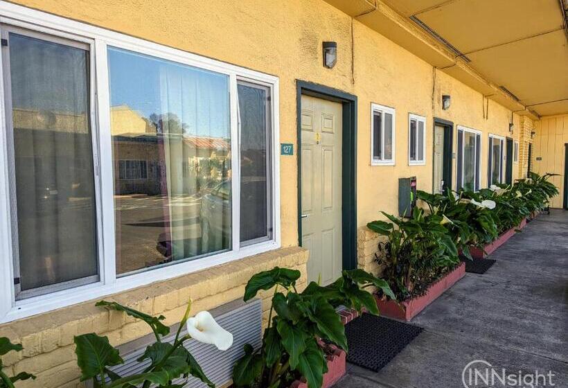 汽车旅馆 Deluxe Inn