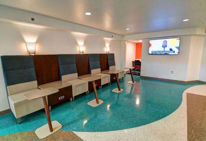 Oasis Hotel & Conv. Center, Ascend Hotel Collection