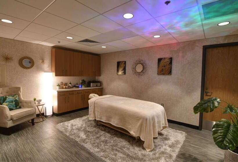 Oasis Hotel & Conv. Center, Ascend Hotel Collection