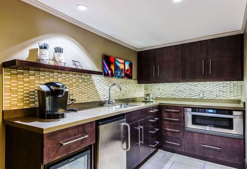 Oasis Hotel & Conv. Center, Ascend Hotel Collection