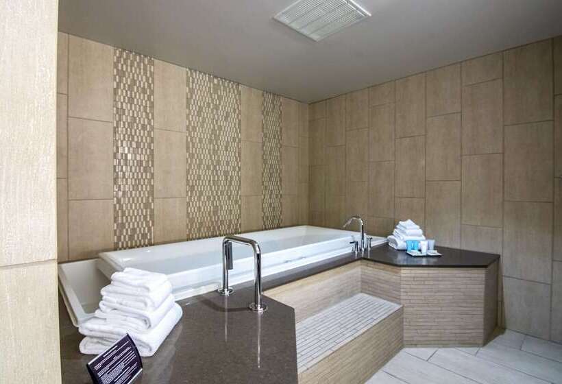 Oasis Hotel & Conv. Center, Ascend Hotel Collection