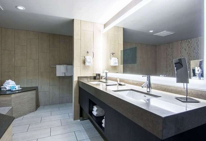 Oasis Hotel & Conv. Center, Ascend Hotel Collection