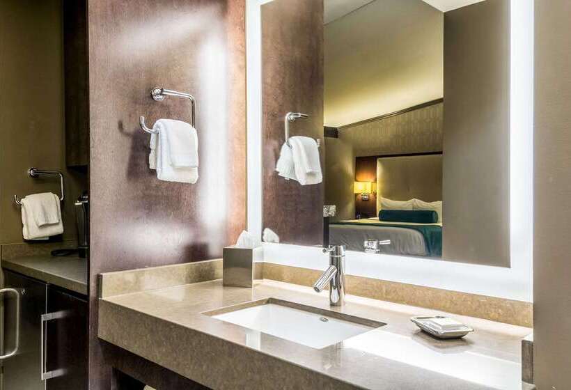 Oasis Hotel & Conv. Center, Ascend Hotel Collection