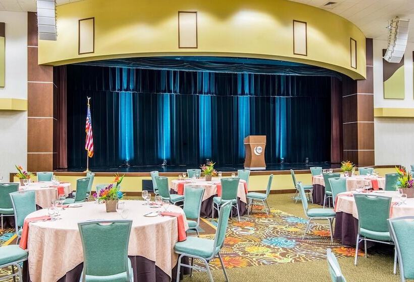 Oasis Hotel & Conv. Center, Ascend Hotel Collection