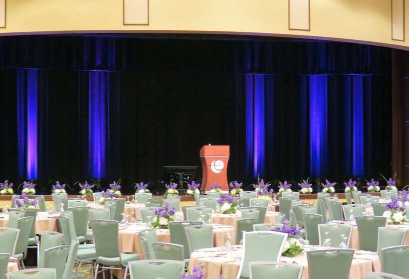 Oasis Hotel & Conv. Center, Ascend Hotel Collection