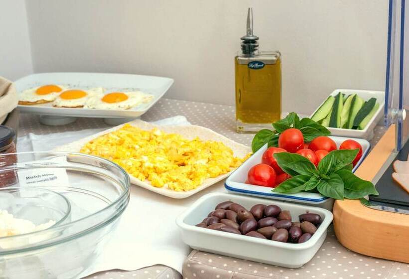 تختخواب و صبحانه Konstantinos