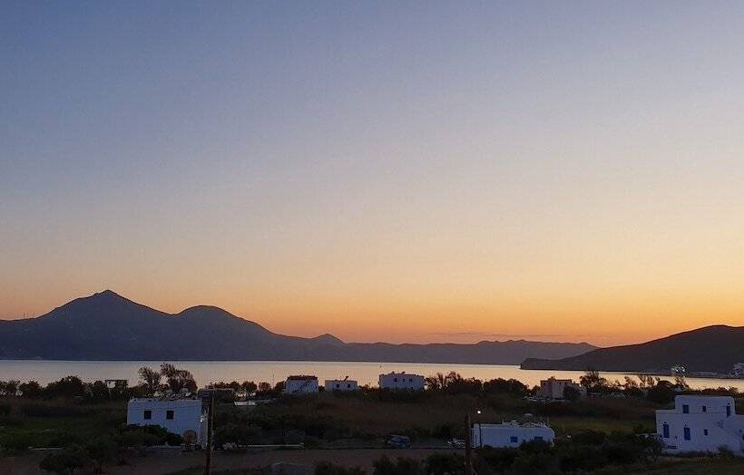 تختخواب و صبحانه Konstantinos