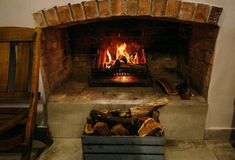 مبيت وإفطار Linhof Boutique Guest House