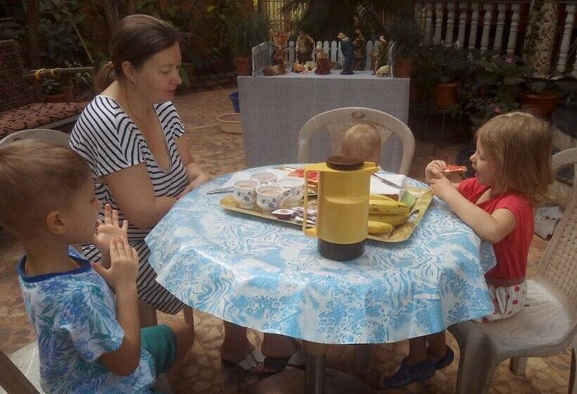 تختخواب و صبحانه Mama Mids Home