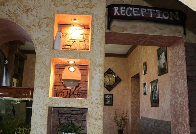 Gostiny Dvor Hotel   Hostel