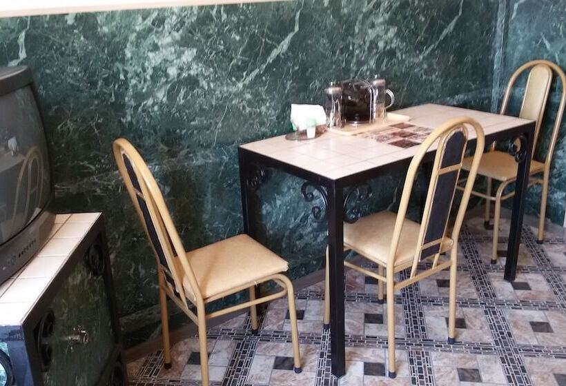 Gostiny Dvor Hotel   Hostel