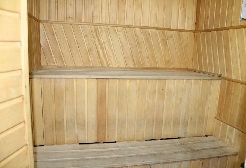 Gostiny Dvor Hotel   Hostel