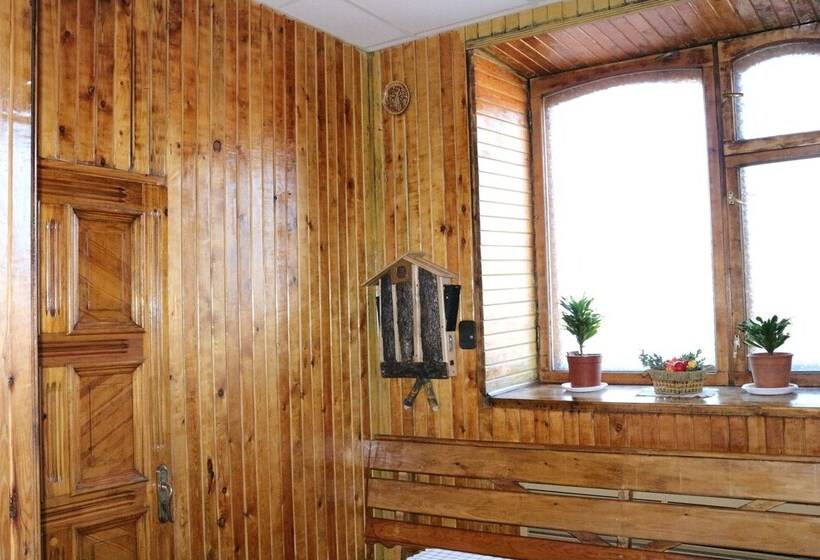 Gostiny Dvor Hotel   Hostel