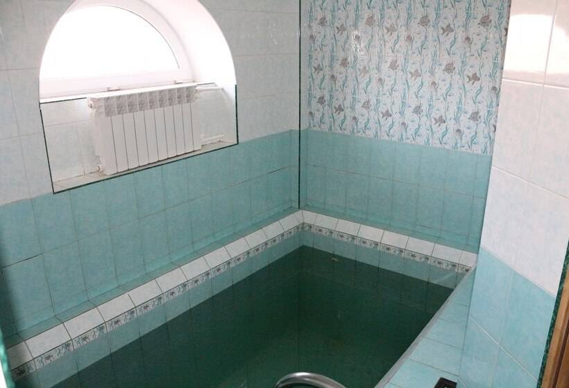 Gostiny Dvor Hotel   Hostel