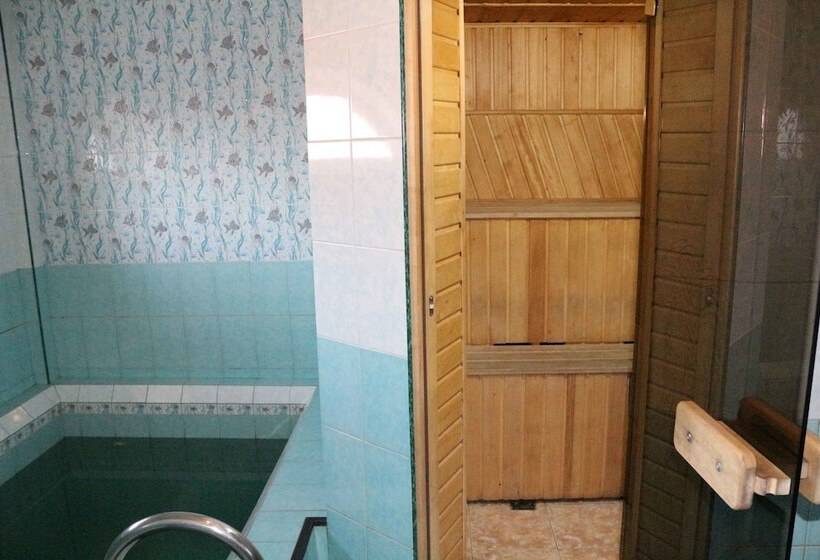 Gostiny Dvor Hotel   Hostel