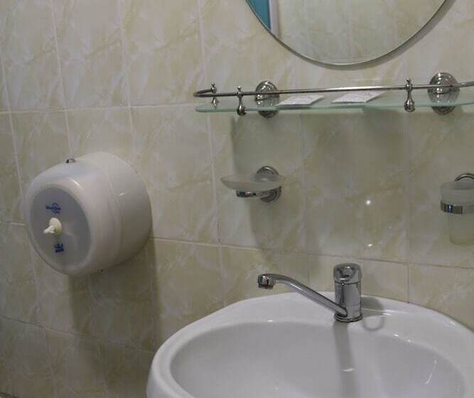 Gostiny Dvor Hotel   Hostel