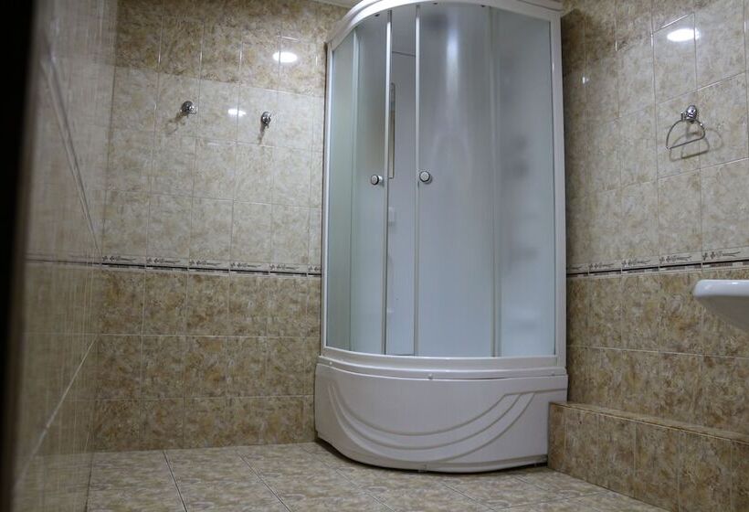 Gostiny Dvor Hotel   Hostel