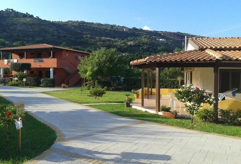 Хостел Villaggio Borgo Marino