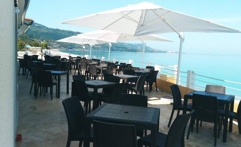 Хостел Villaggio Borgo Marino