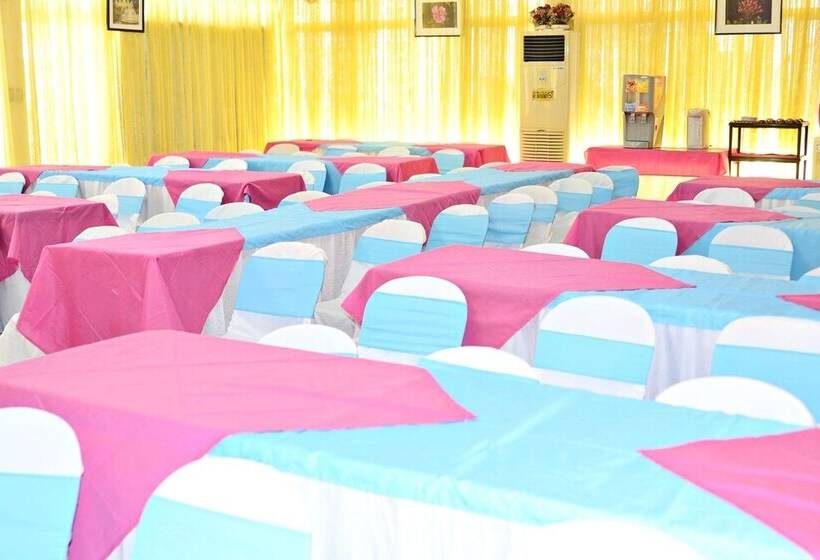 هتل El Pueblo Rhizort