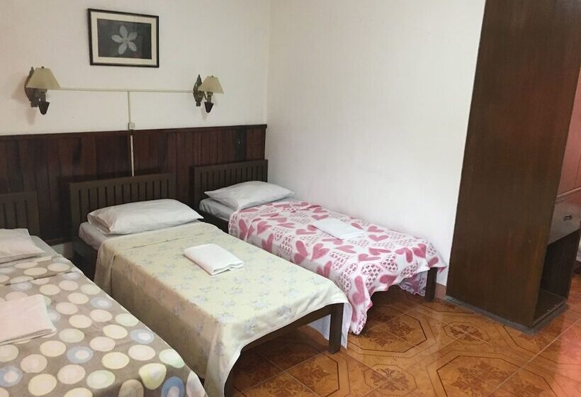 هتل El Pueblo Rhizort